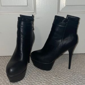 4.5in Black, platform boots, no slip bottom.